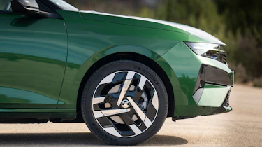 Vauxhall Astra Sports Tourer Electric - wheel