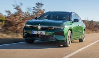 Vauxhall Astra Sports Tourer Electric - front tracking