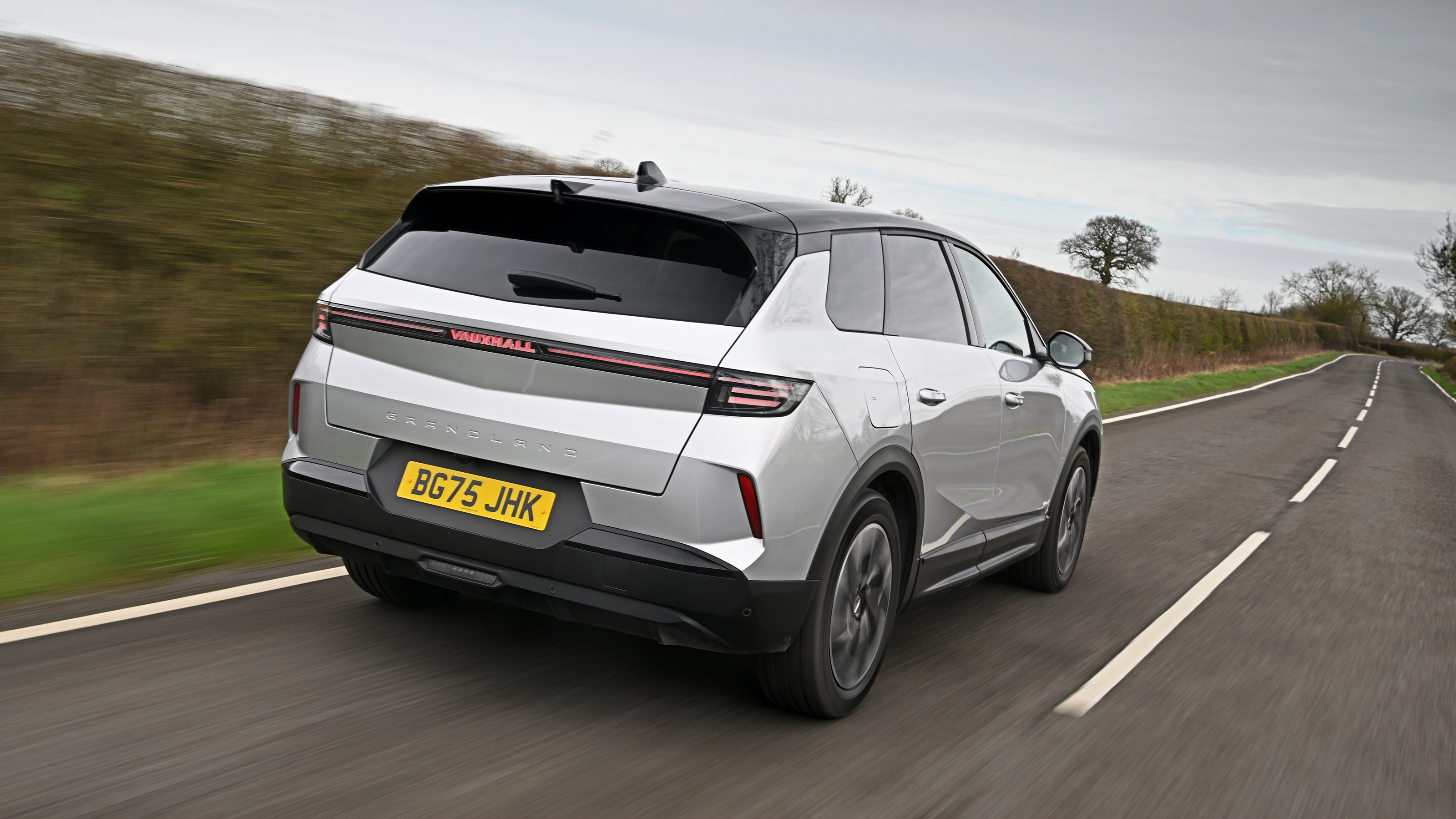 Vauxhall Grandland Hybird - rear tracking 