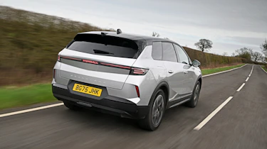 Vauxhall Grandland Hybird - rear tracking