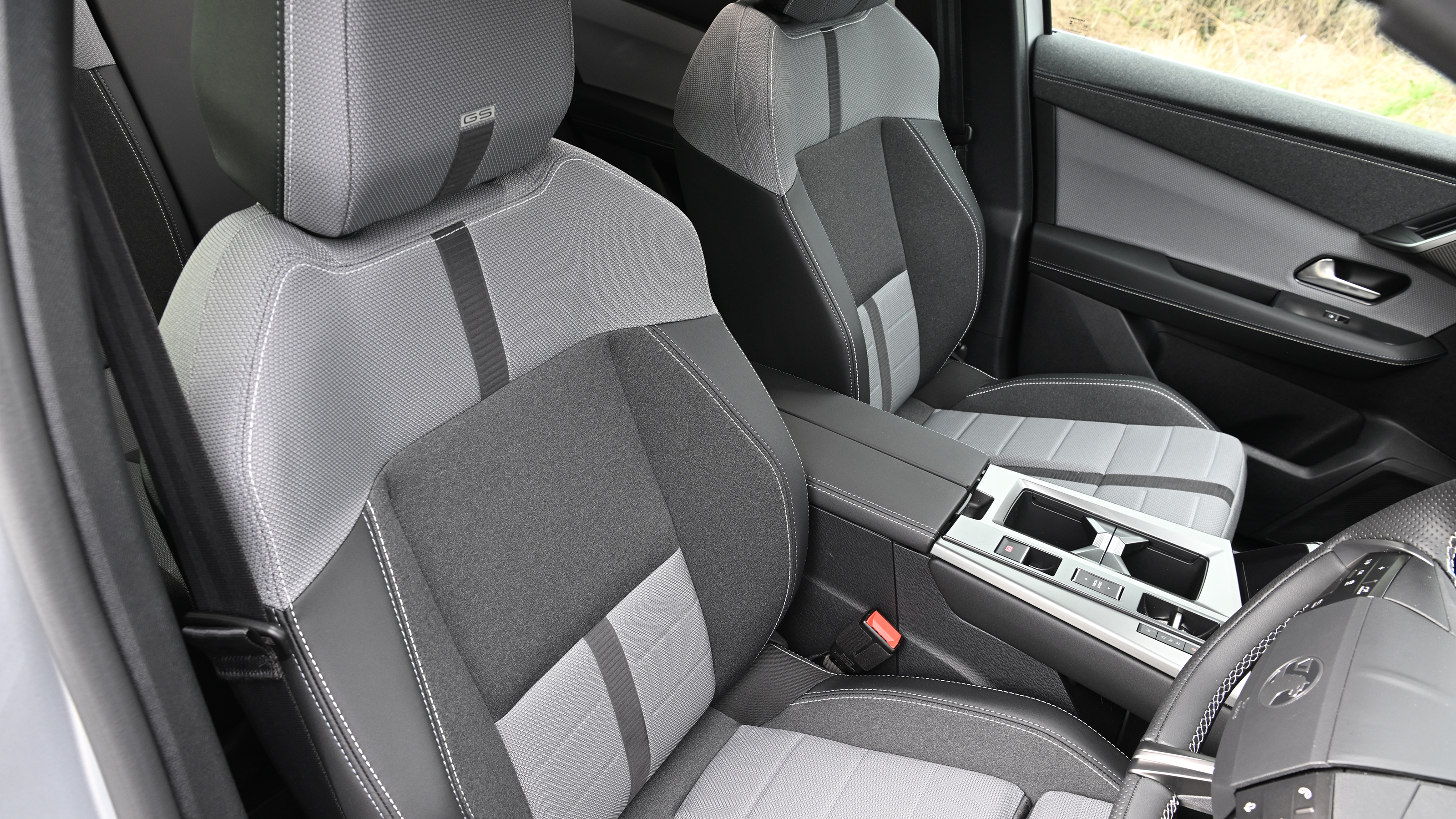 Vauxhall Grandland Hybird - front interior, front cloth seats 