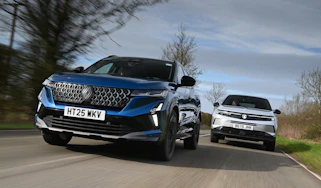 Vauxhall Grandland and Renault Austral - front tracking, header image