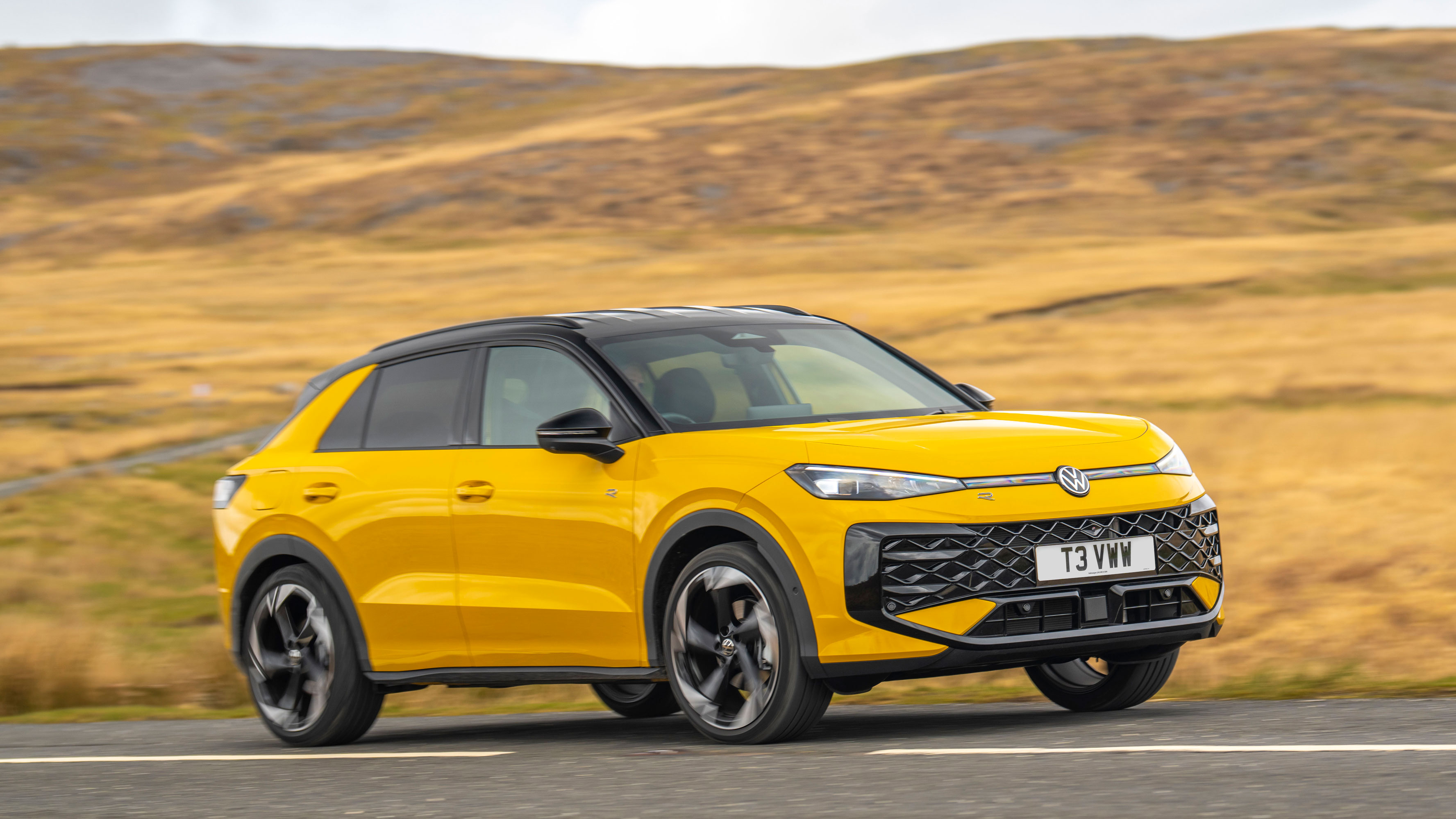 Volkswagen T-Roc R-Line - front cornering
