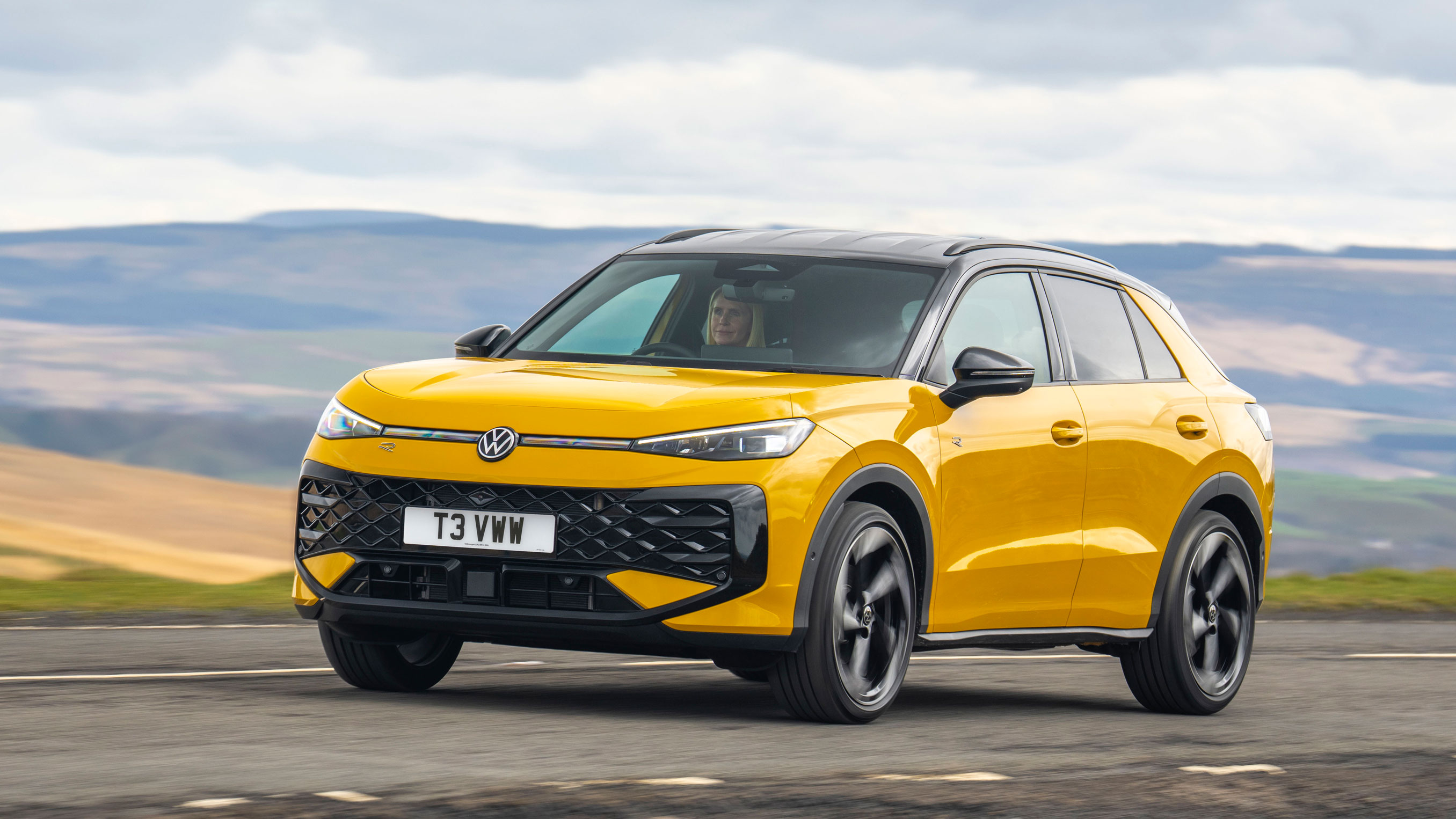 Volkswagen T-Roc R-Line - front action