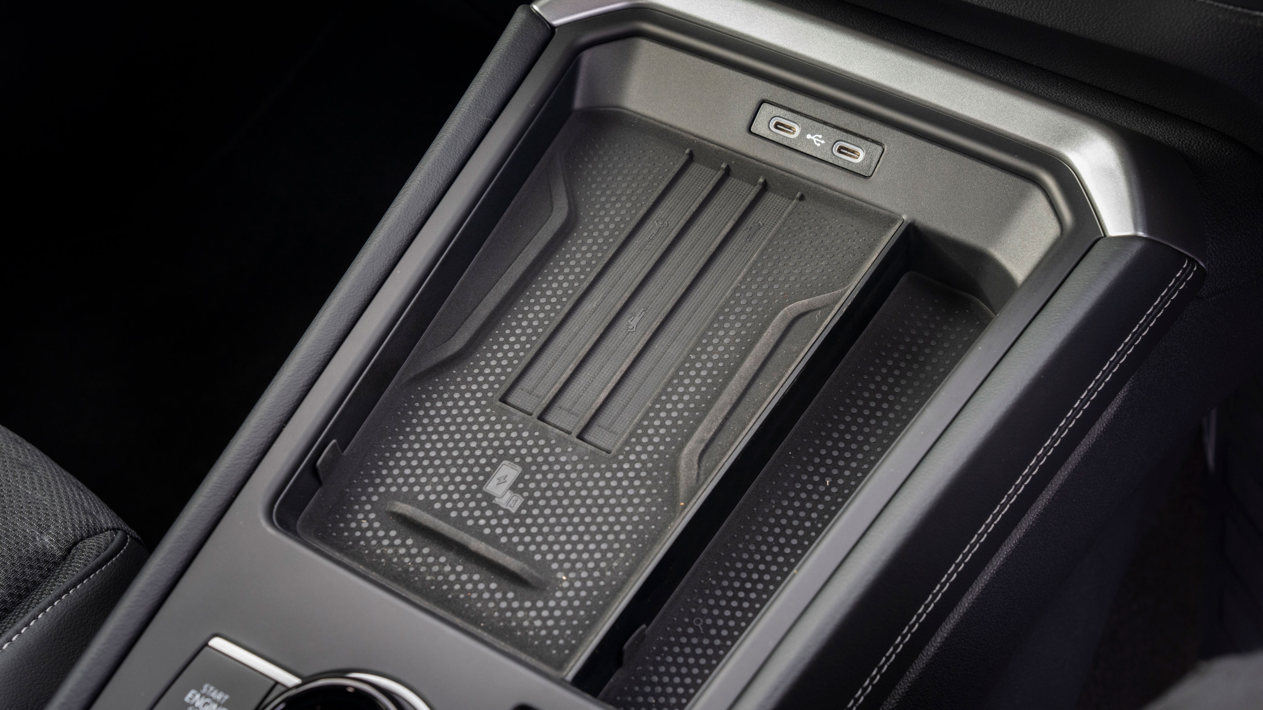 Volkswagen T-Roc R-Line - wireless charging