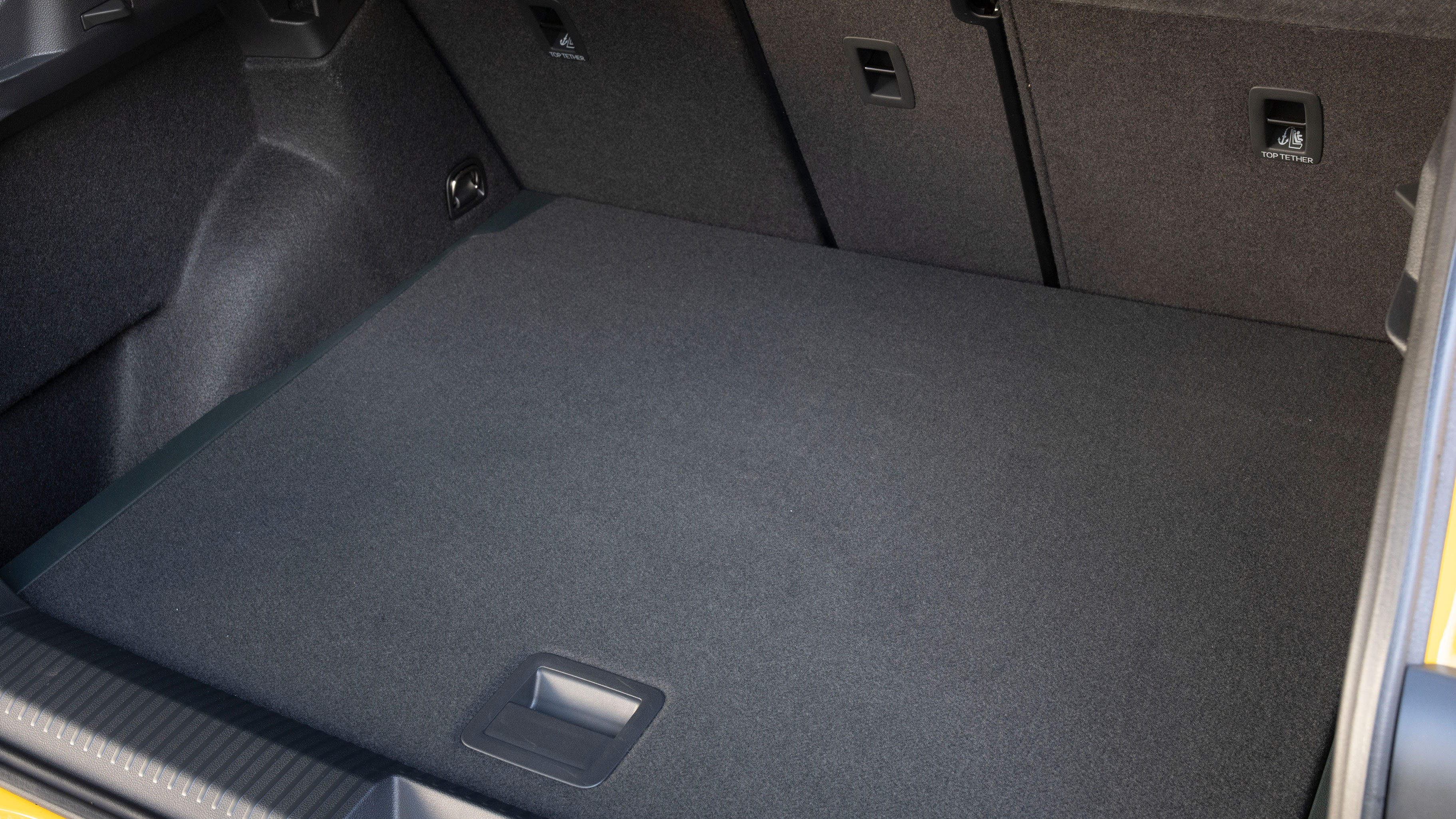 Volkswagen T-Roc R-Line - boot side