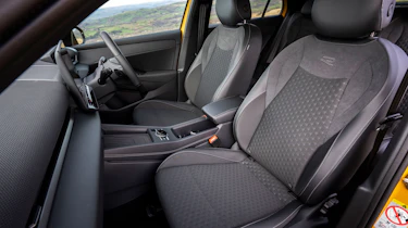Volkswagen T-Roc R-Line - front seats