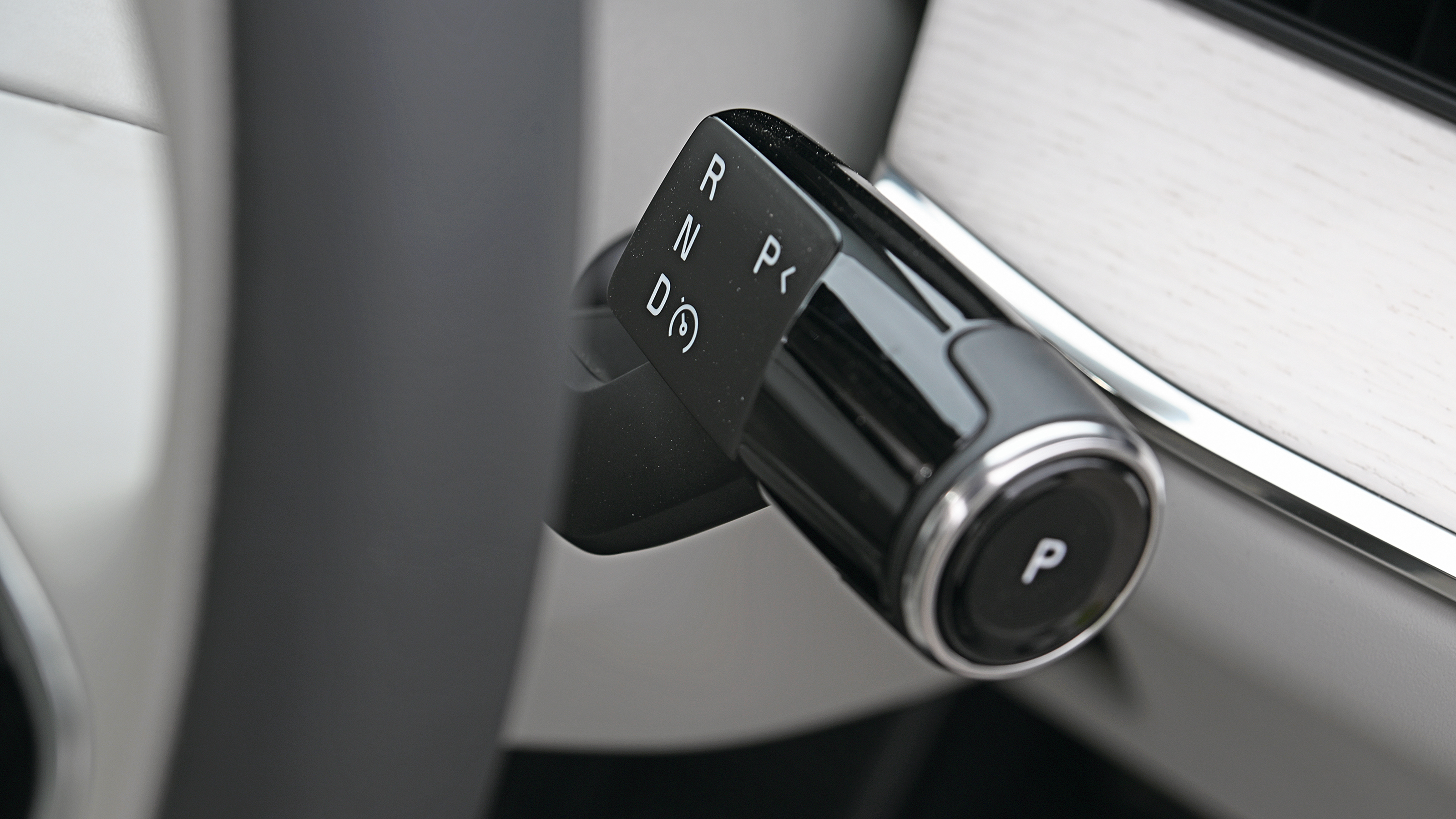 Volvo ES90 - drive selector