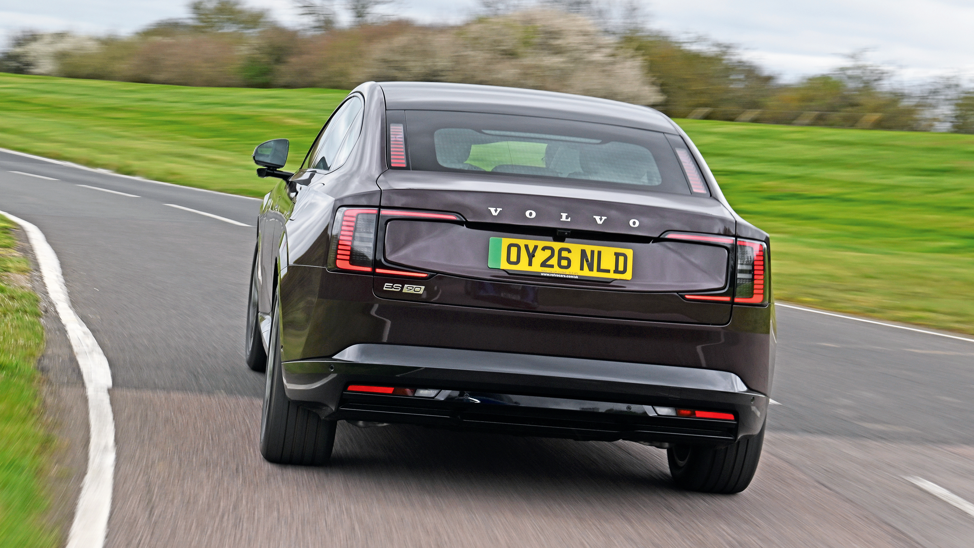 Volvo ES90 - rear cornering