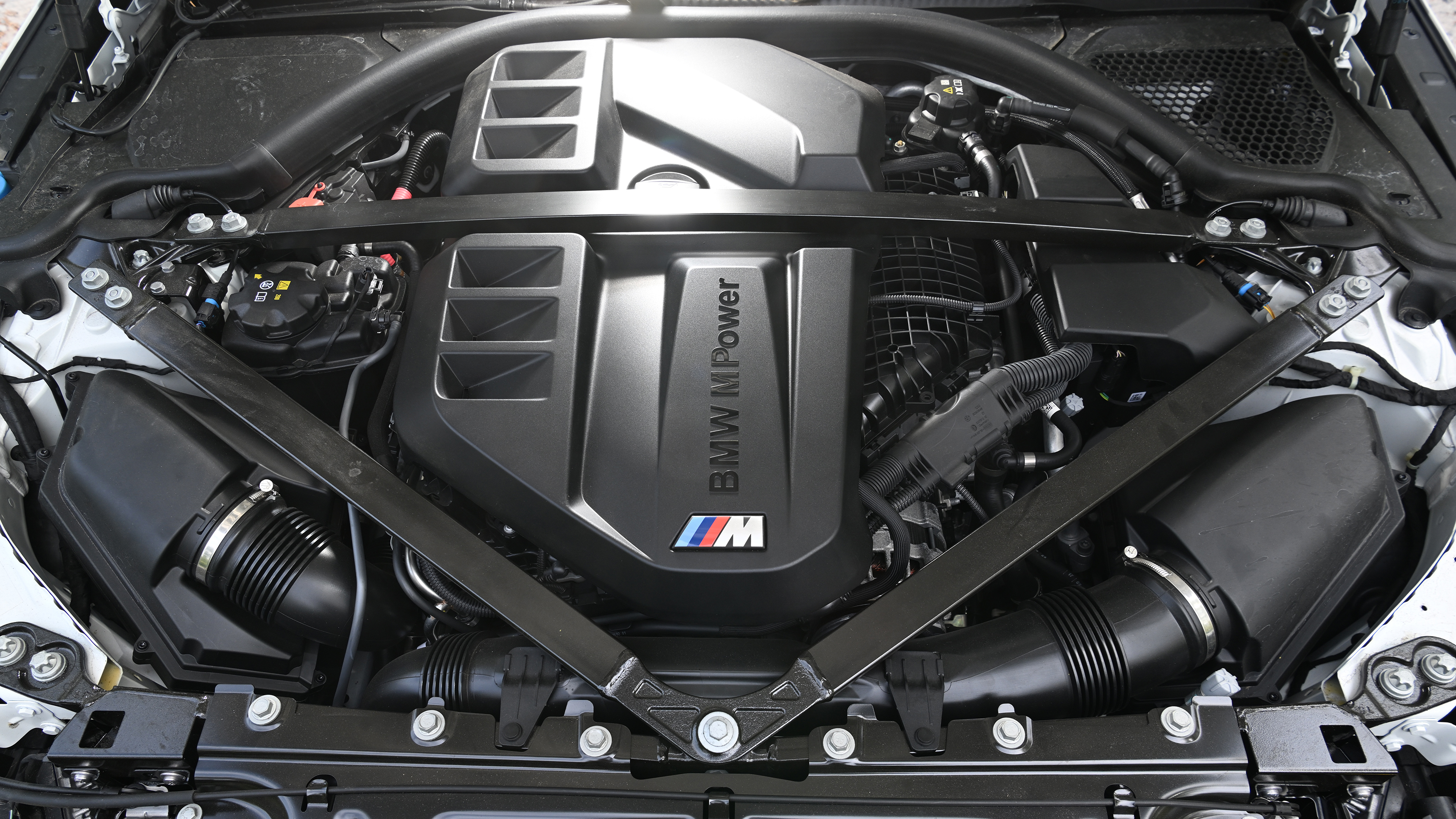 BMW M4 Competition - engine bay