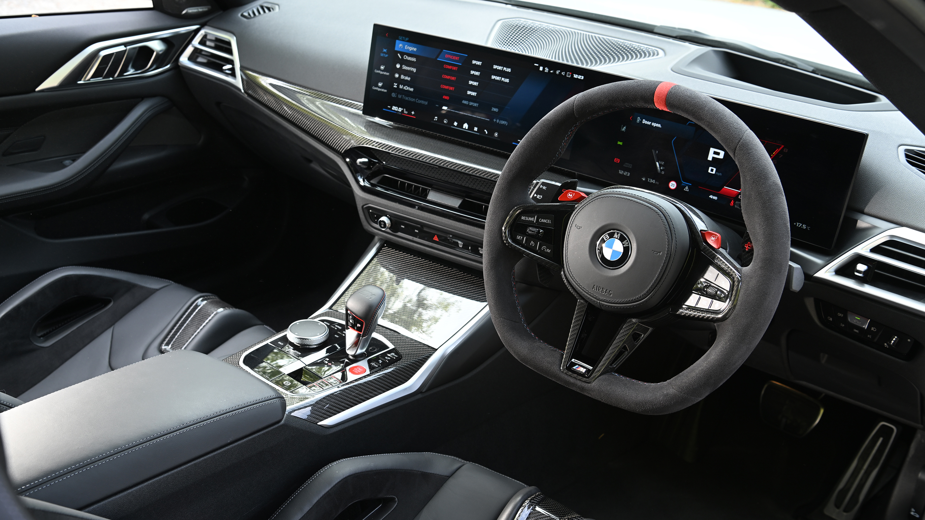 BMW M4 Competition - dashboard