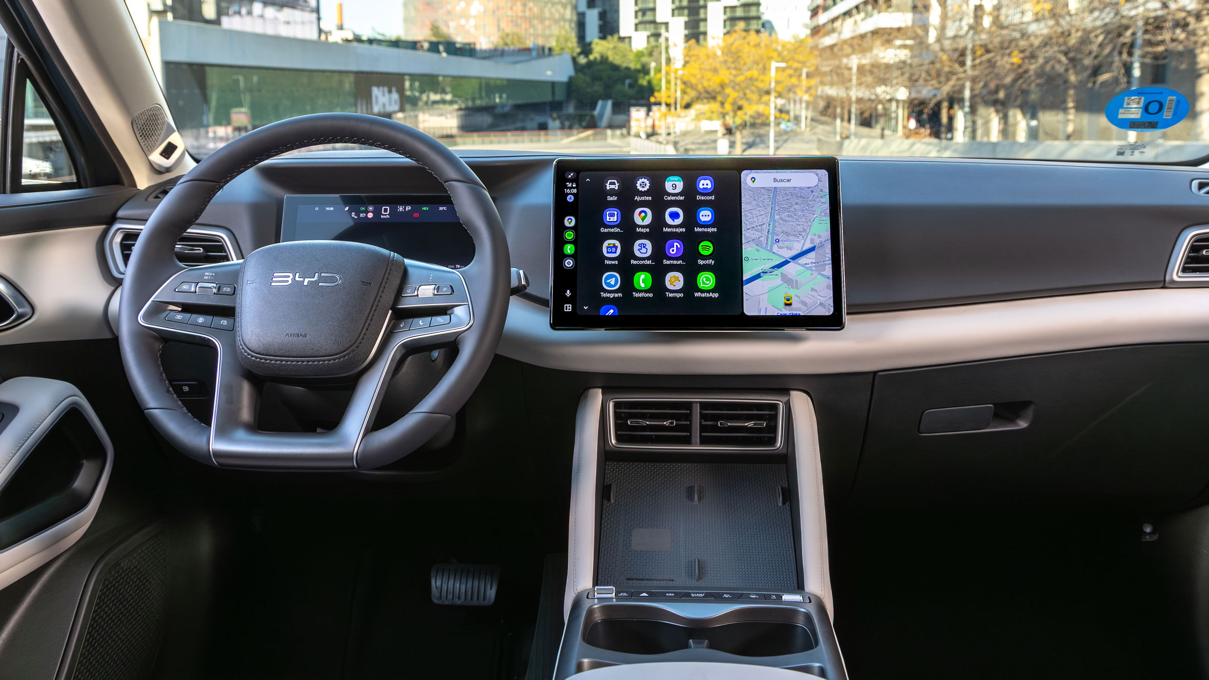 BYD Atto 2 DM-i - dash