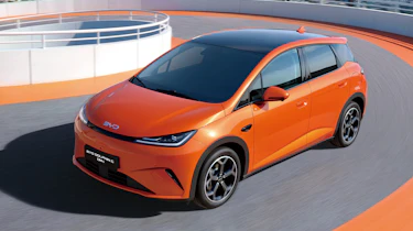 BYD Dolphin G DM-i - front cornering