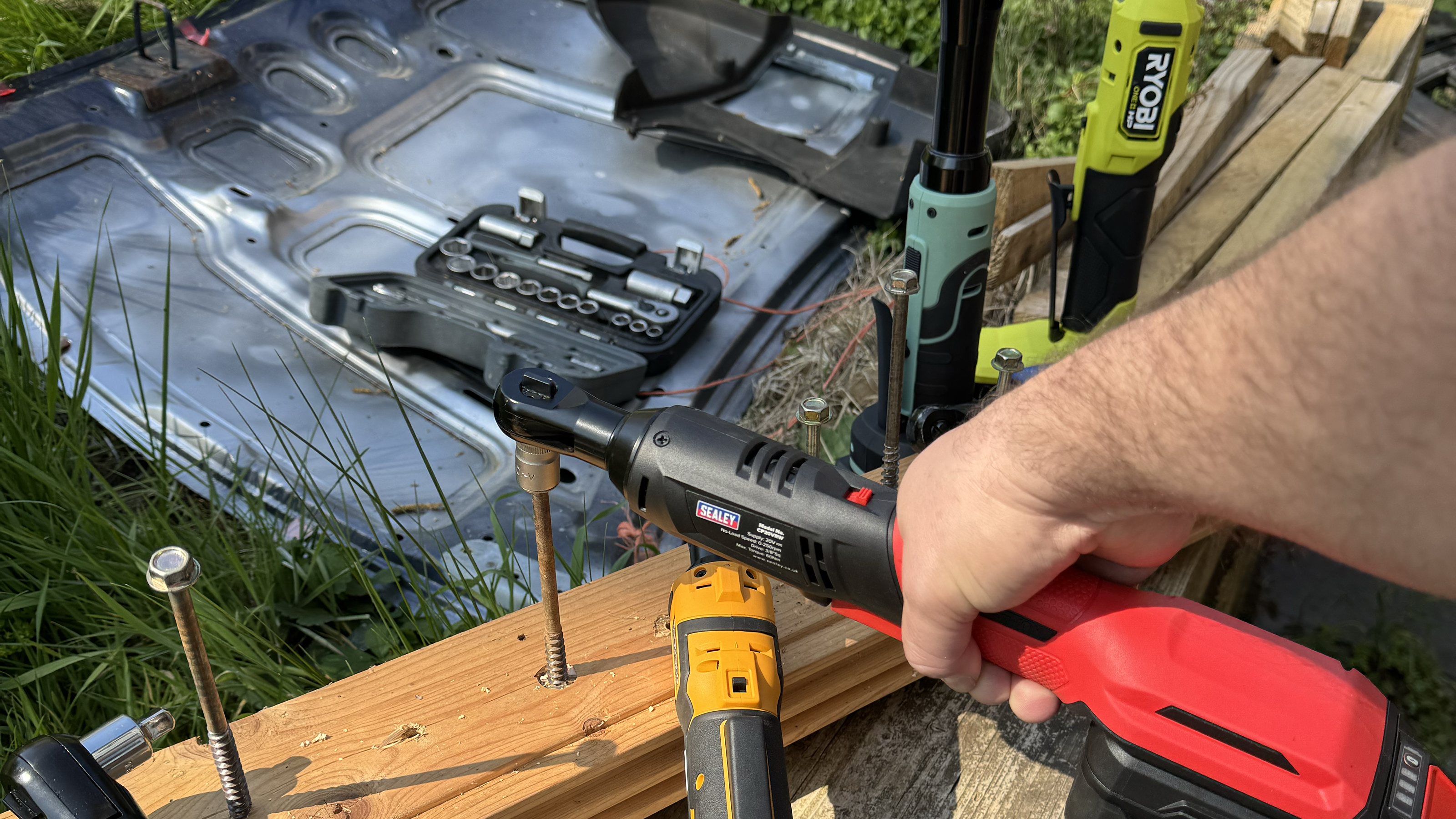 Best cordless ratchets - header image 