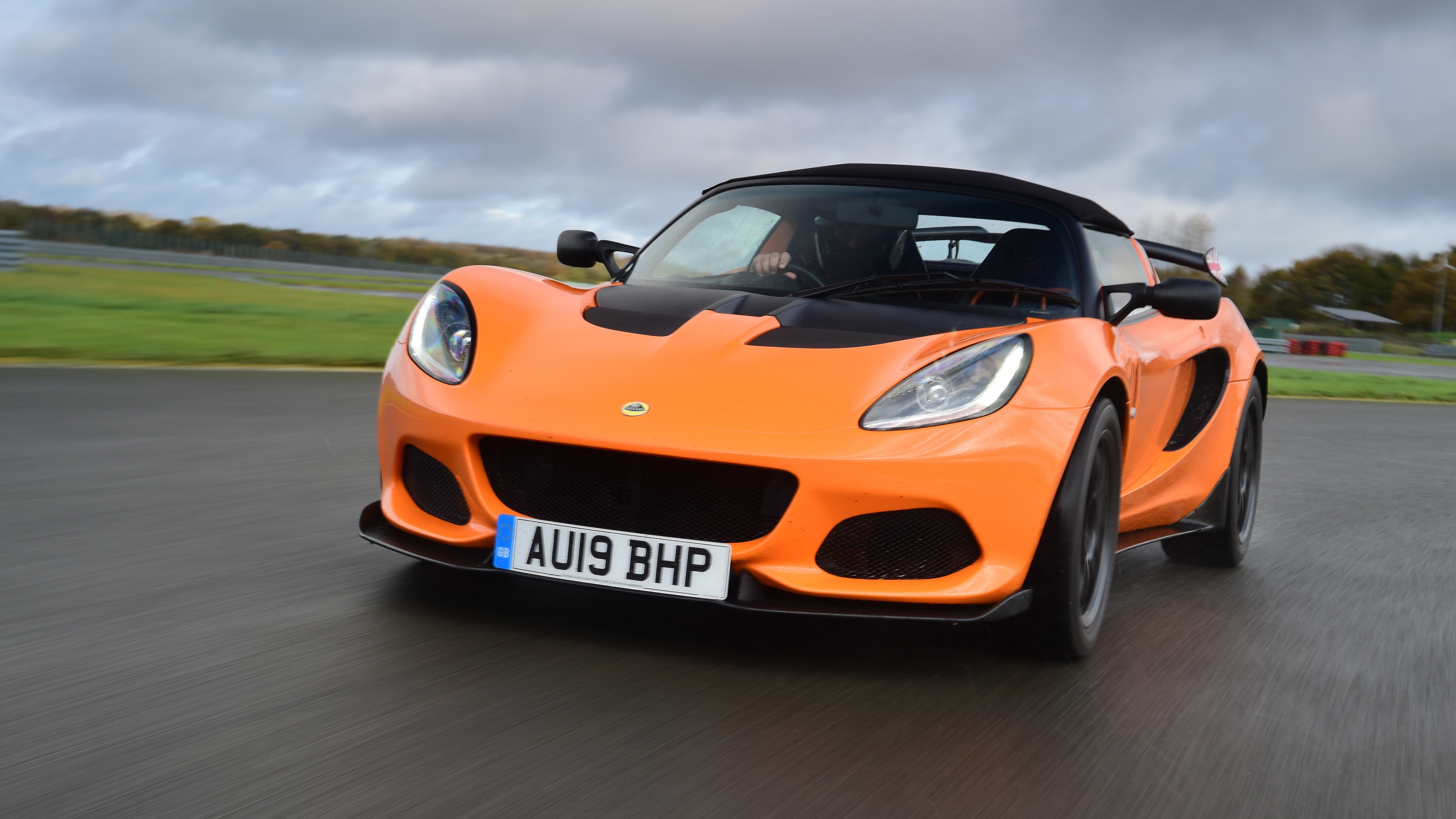 Lotus Elise - front tracking