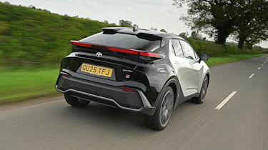 Toyota C-HR - rear tracking