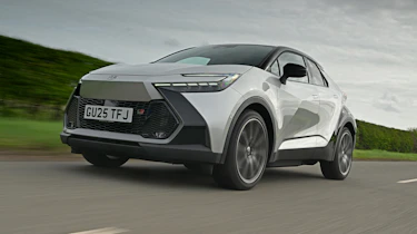 Toyota C-HR - front tracking