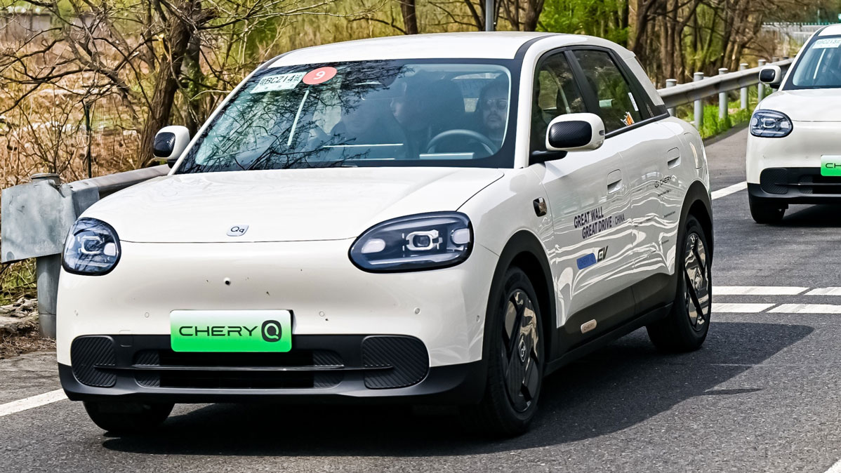 Chery QQ3 - front action