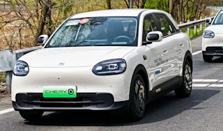 Chery QQ3 - front action