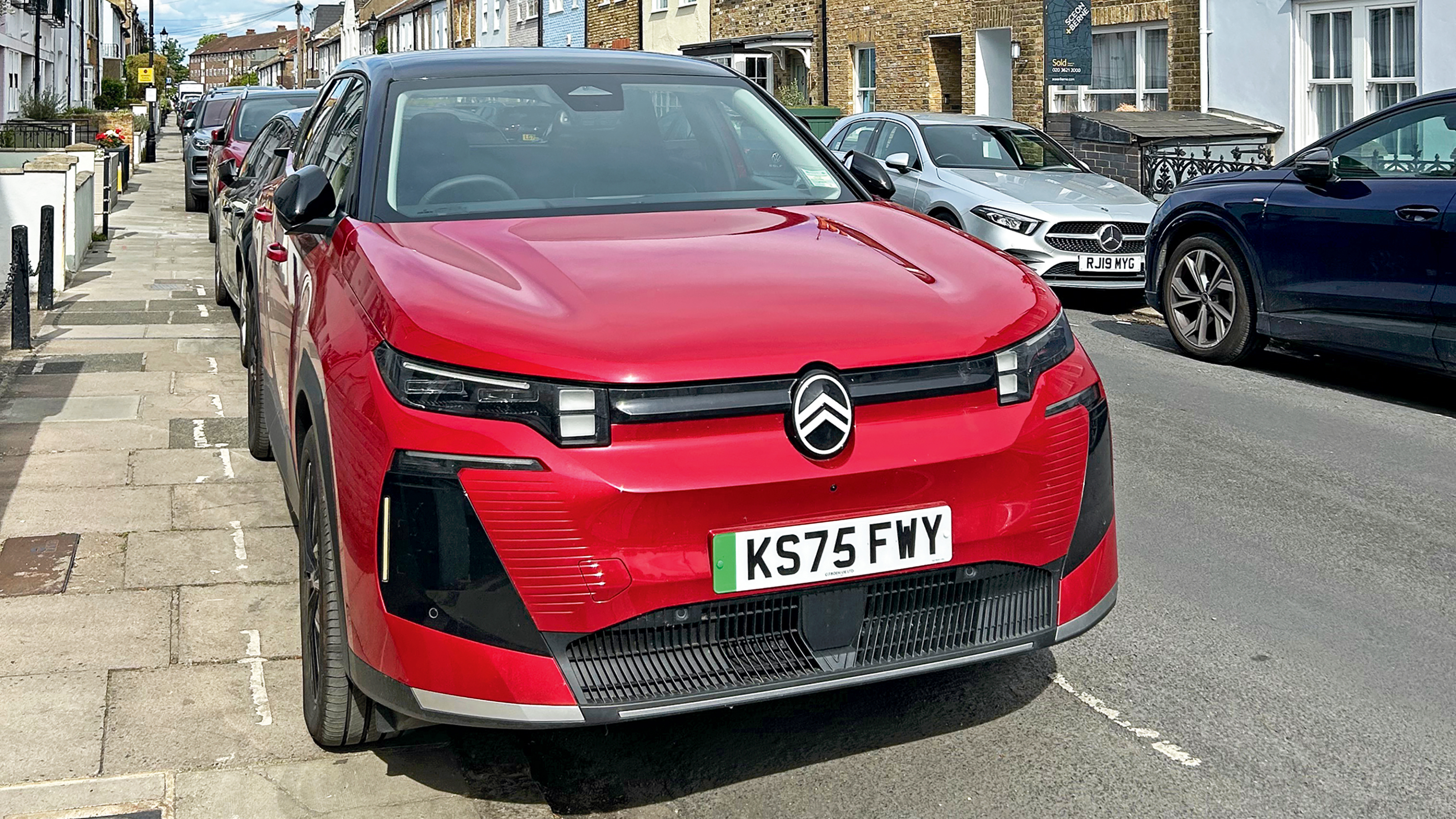 Citroen e-C5 Aircross - parked