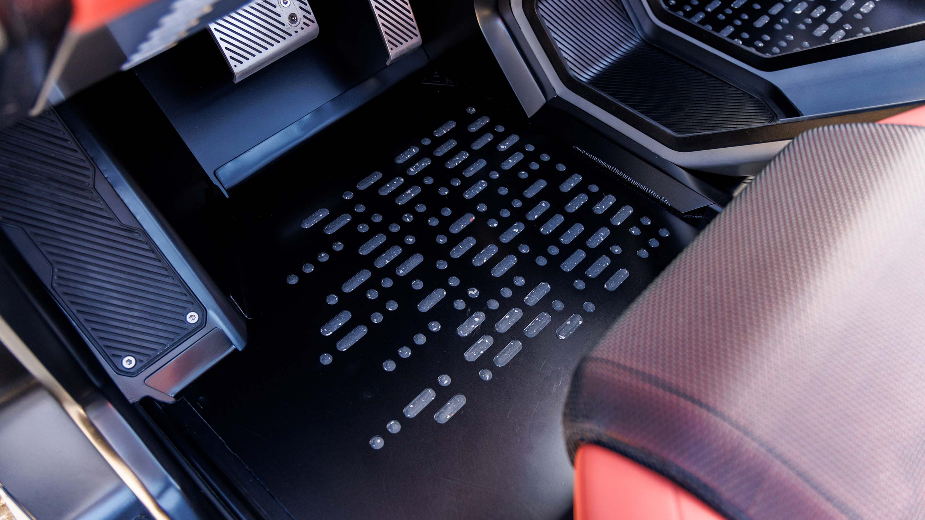 GMC Hummer X concept - floor