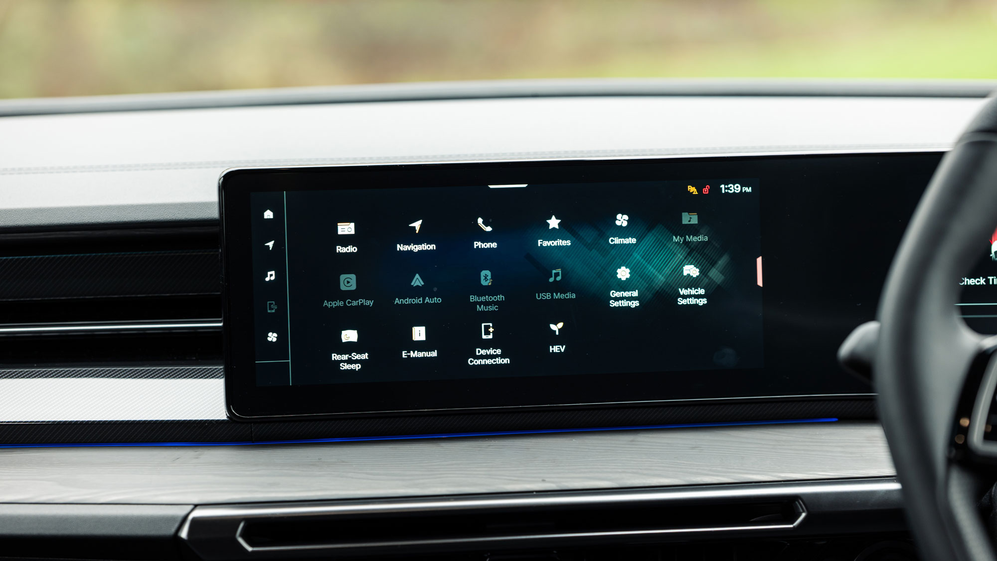 KGM Actyon Hybrid - screen