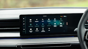 KGM Actyon Hybrid - screen