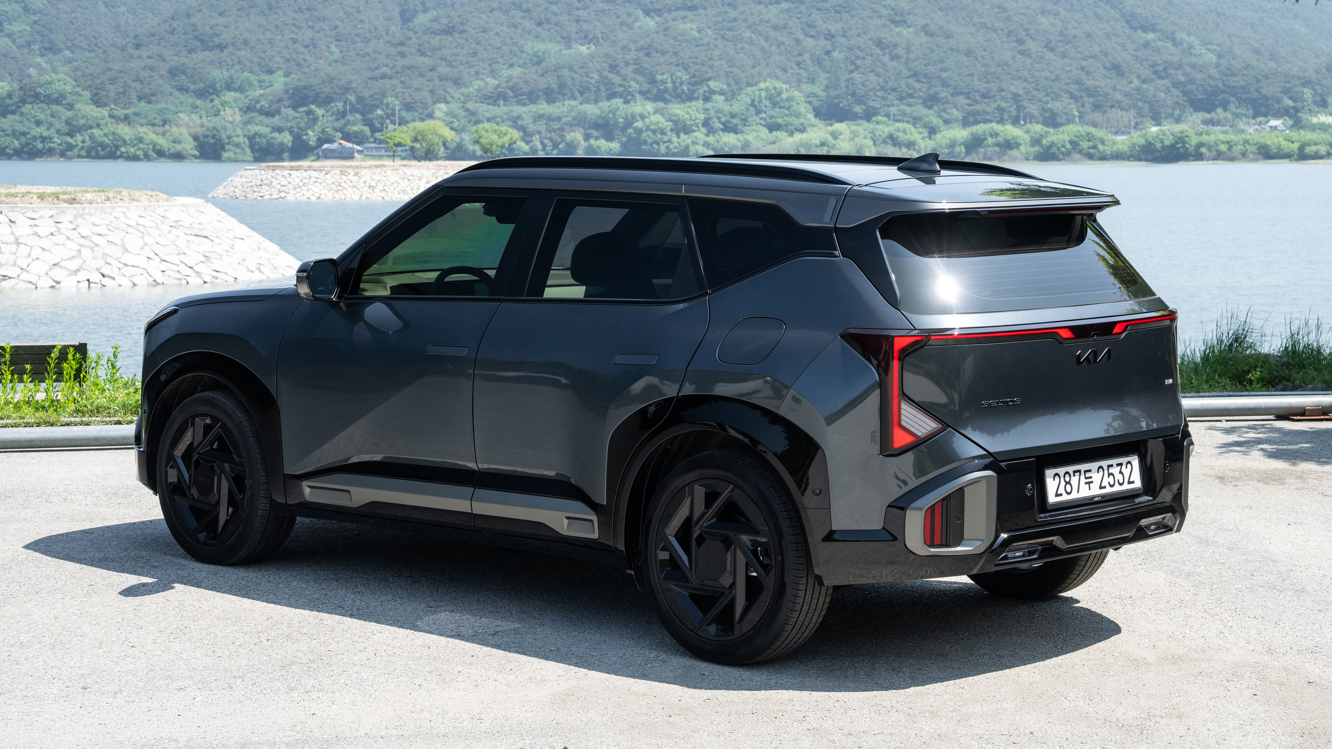 Kia Seltos - rear static