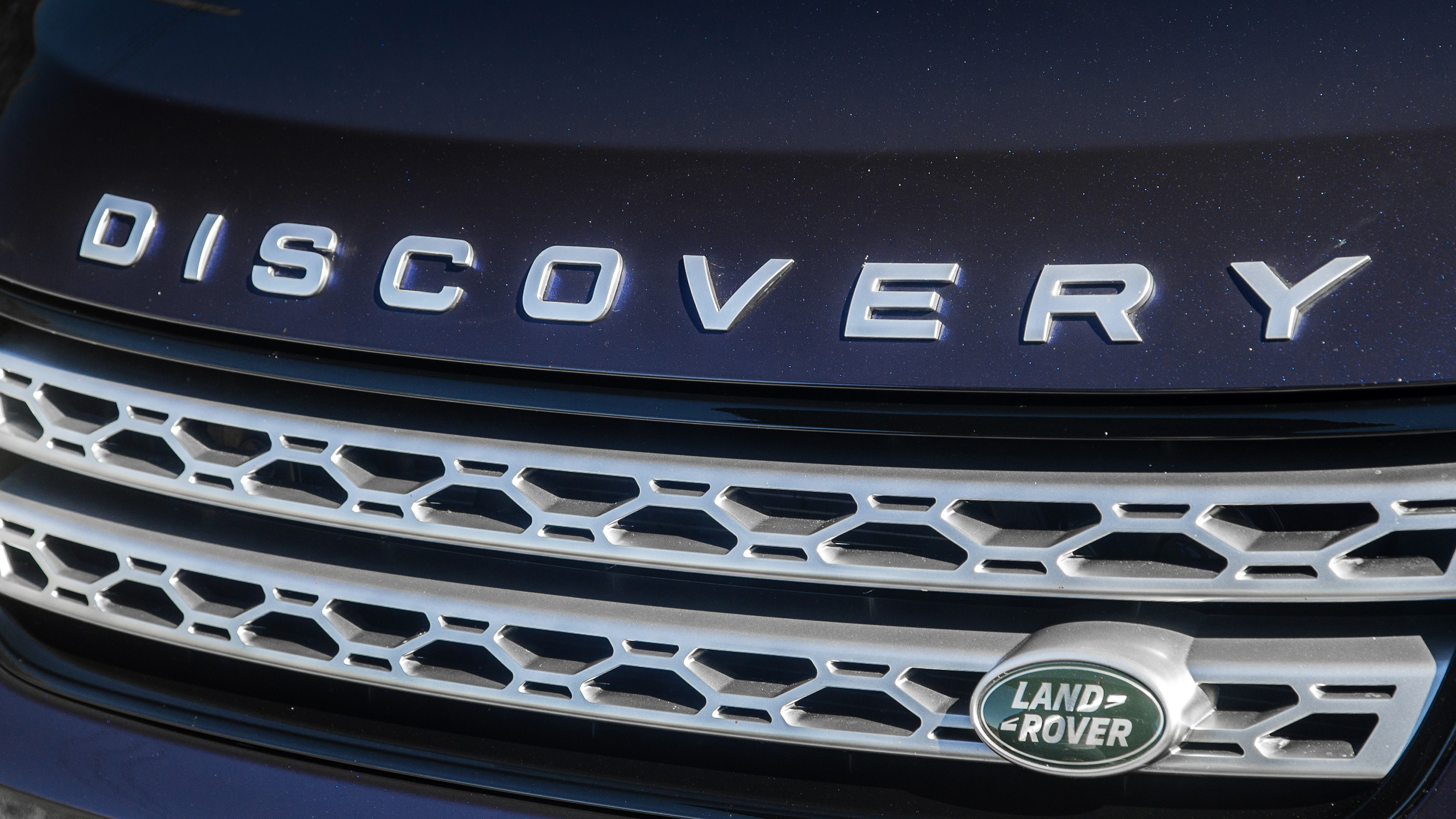Land Rover Discovery badge