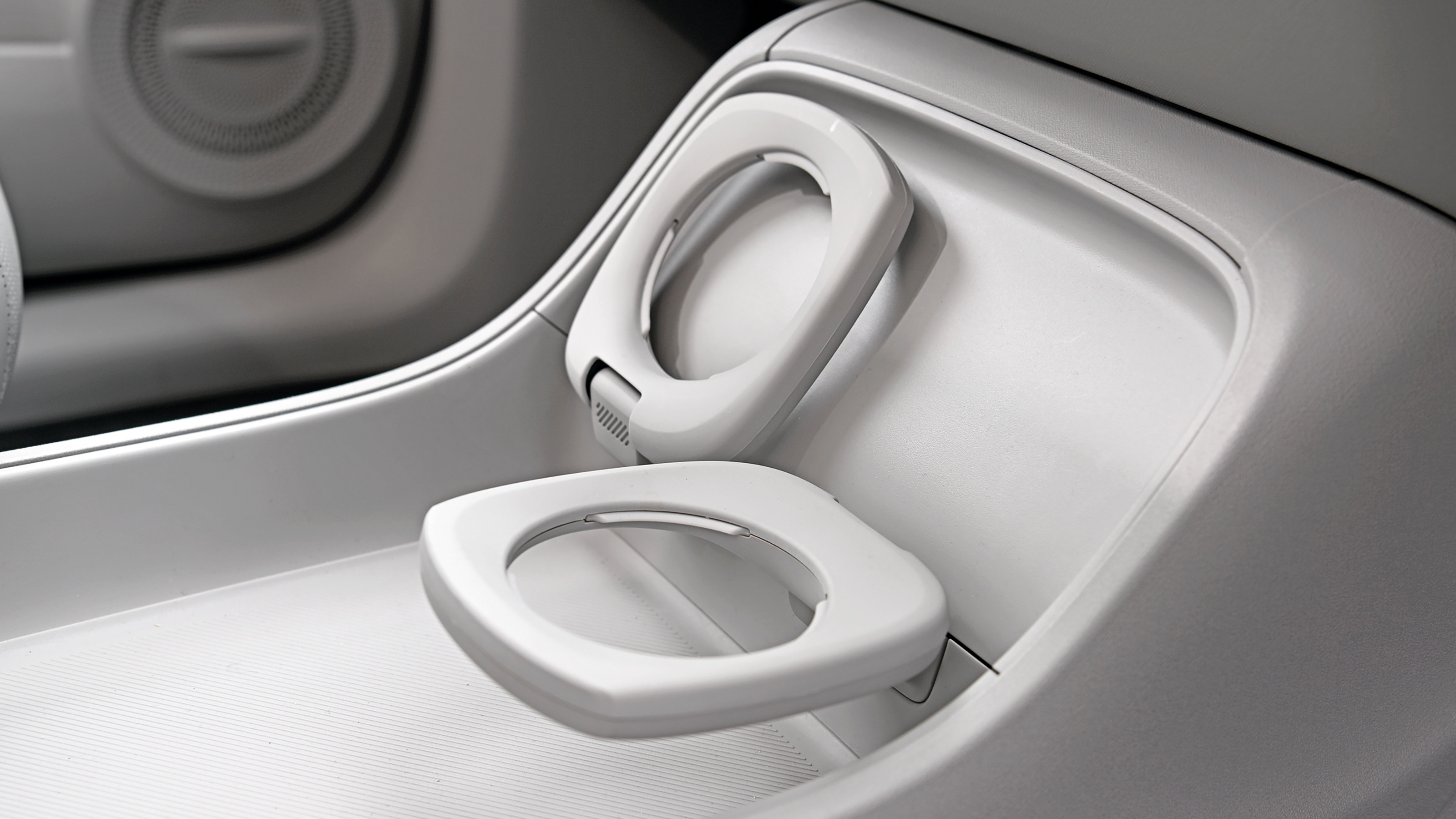 Leapmotor B10 - cupholder