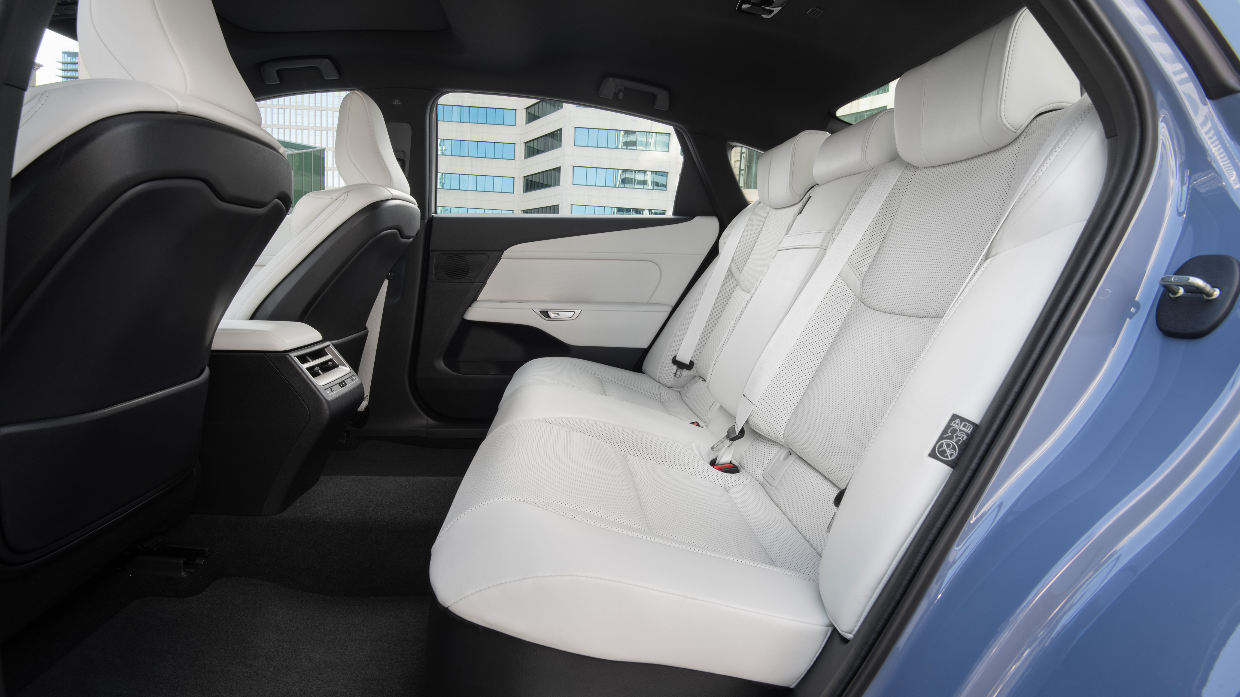 Lexus ES - rear seats