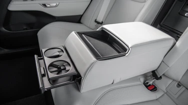 Lexus ES - cup holders