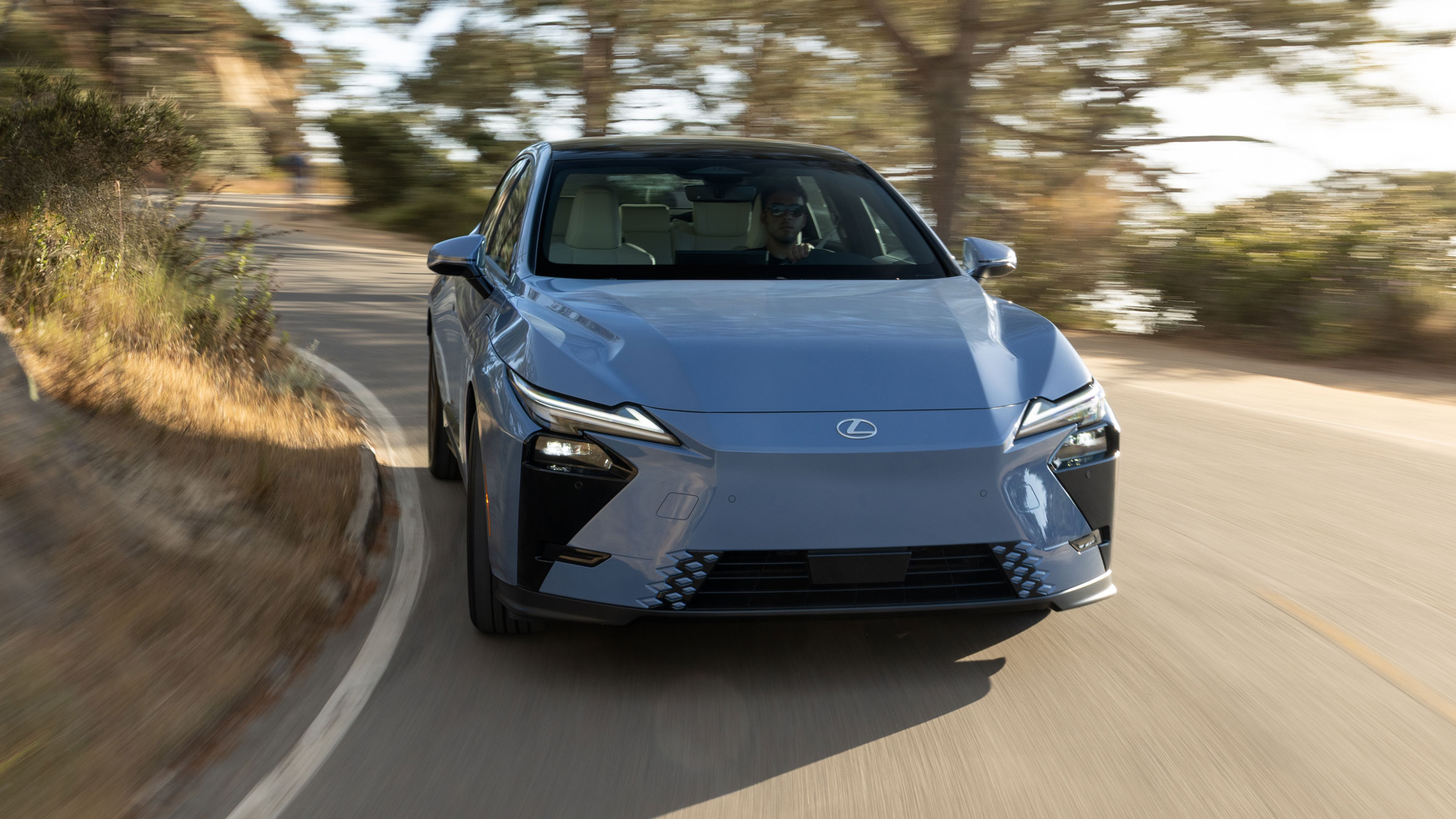 Lexus ES - front cornering