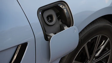 Lexus ES - charging port