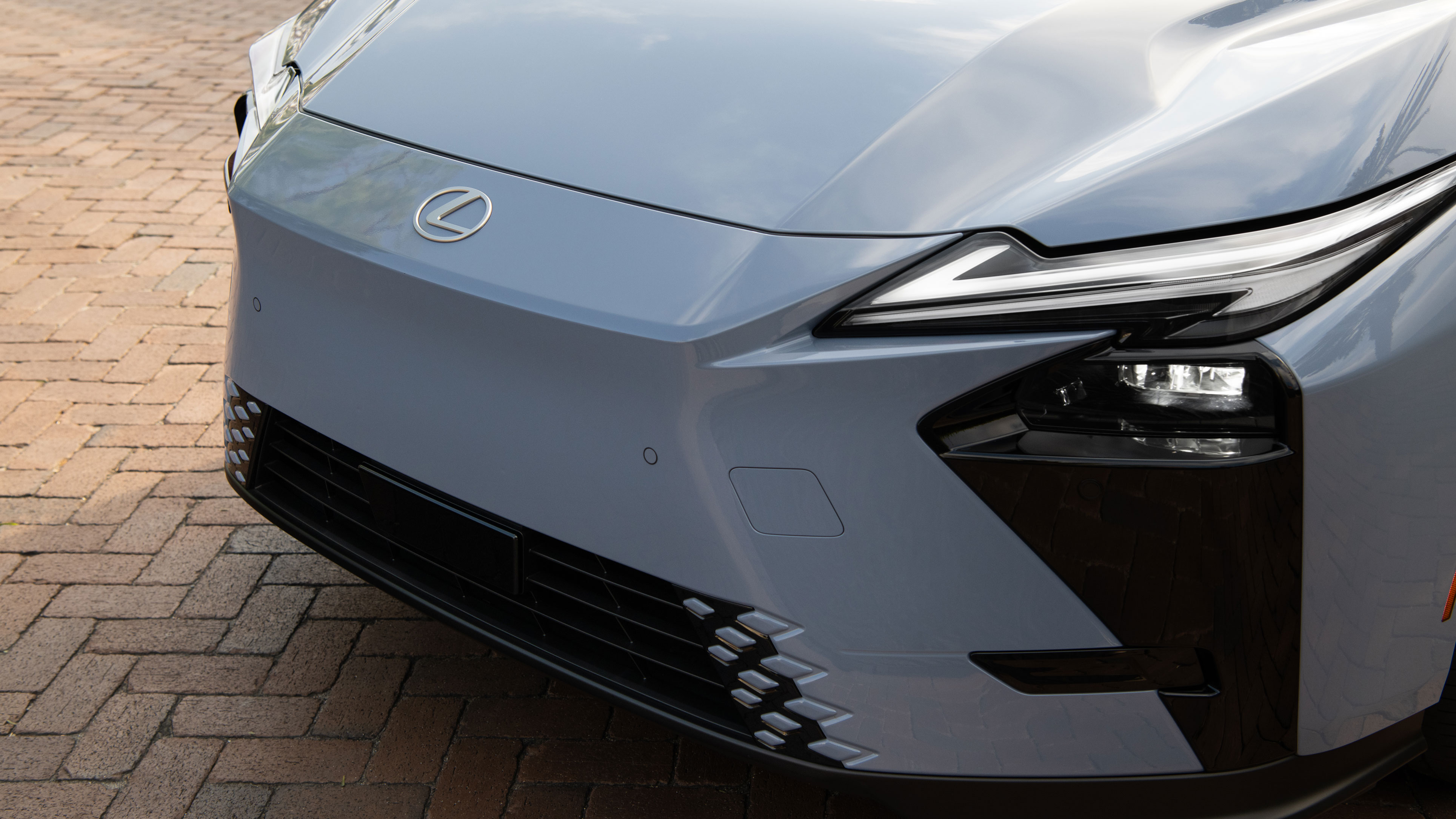 Lexus ES - front detail