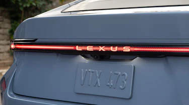 Lexus ES - rear detail