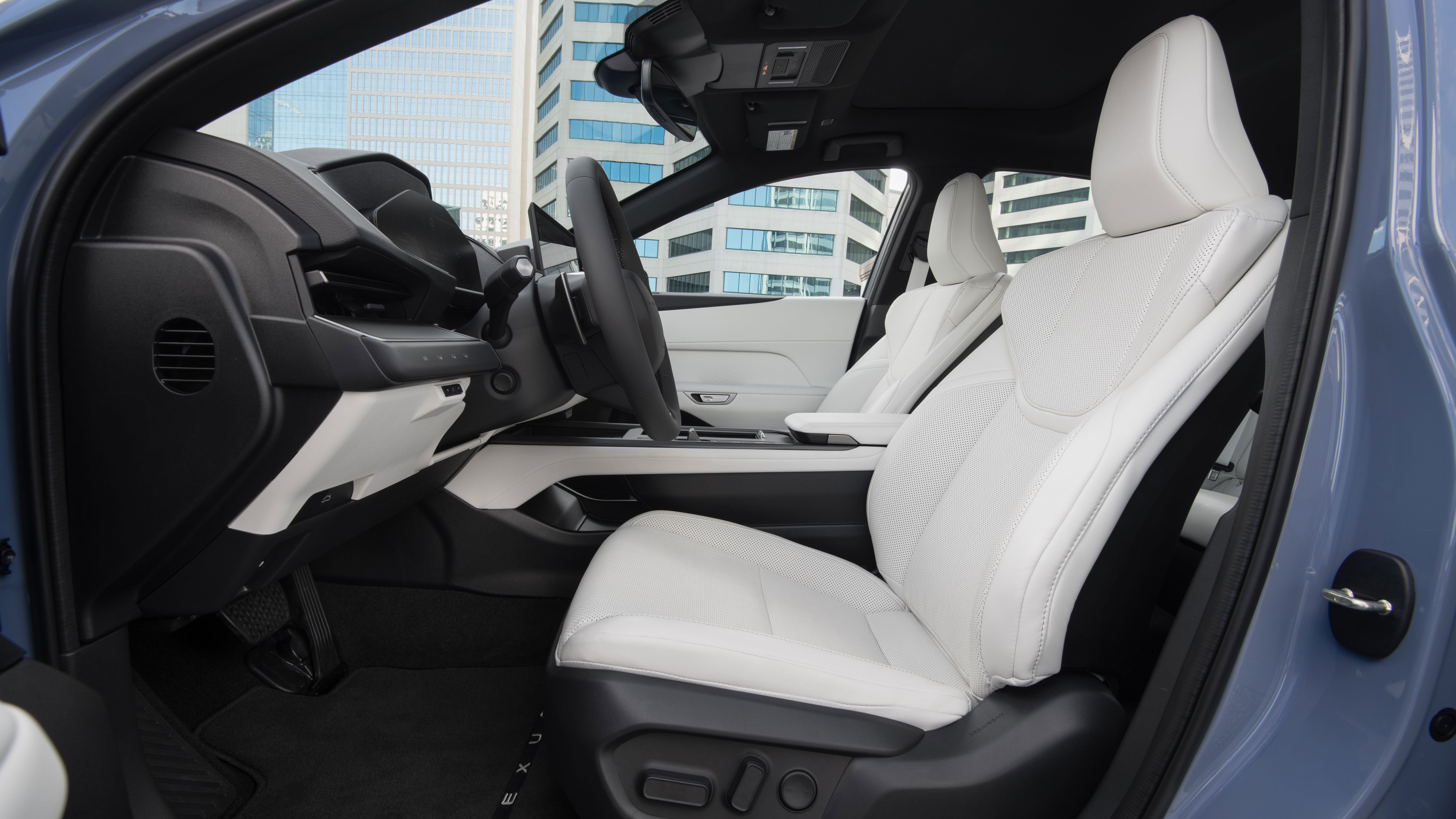 Lexus ES - front seats