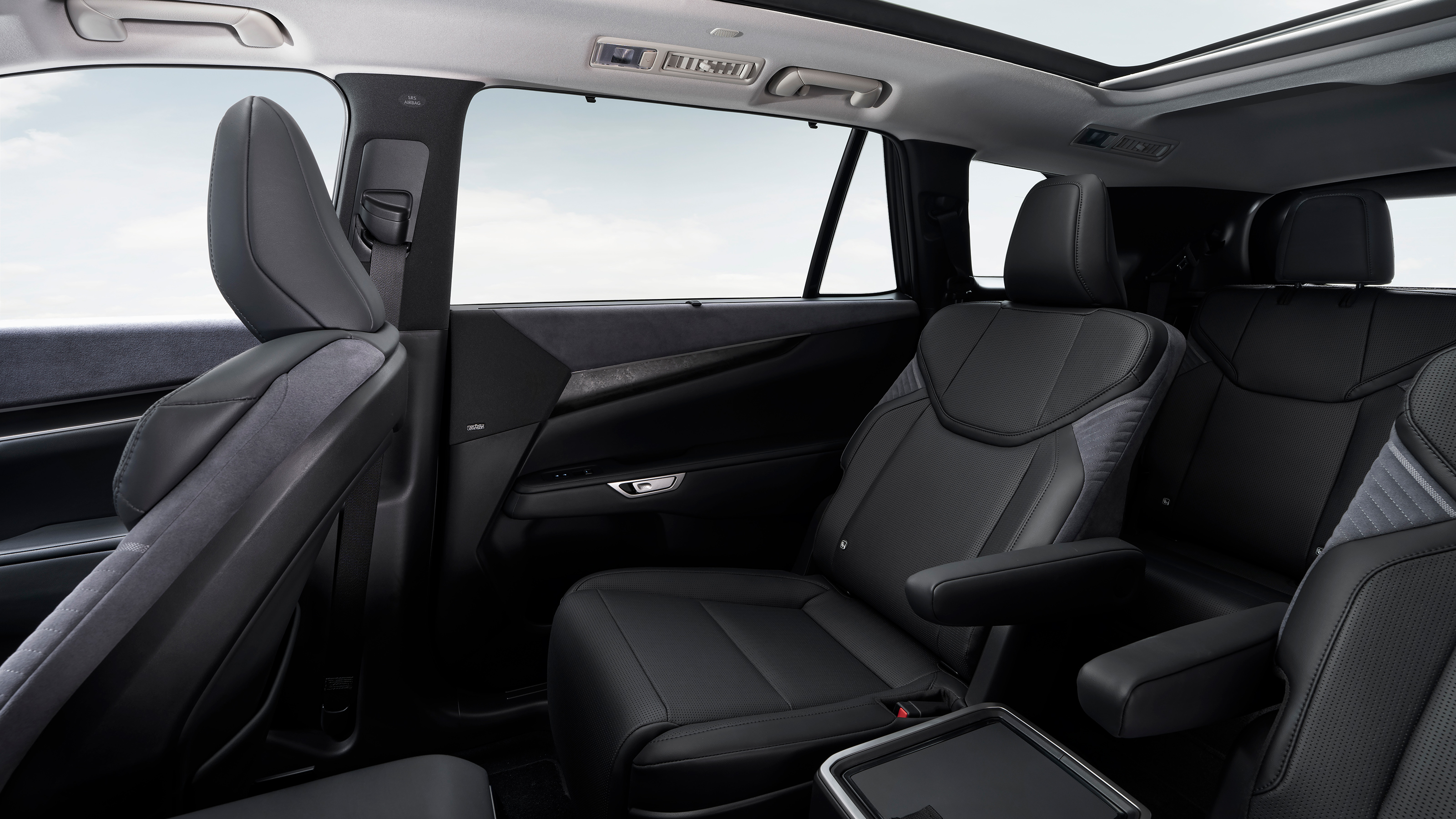 Lexus TZ - mid-row seats