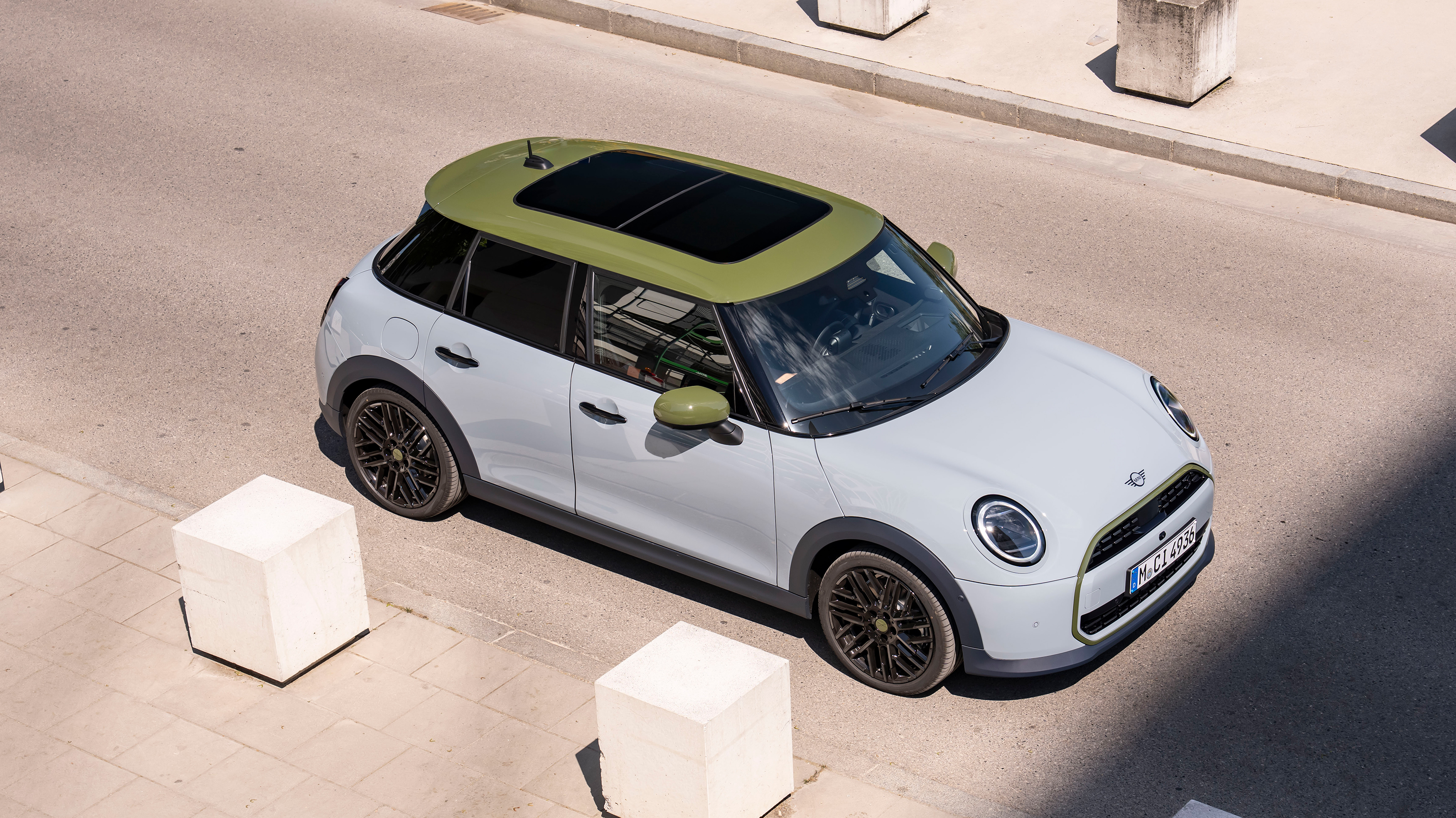 MINI Cooper S 5-Door Paul Smith Edition - front overhead