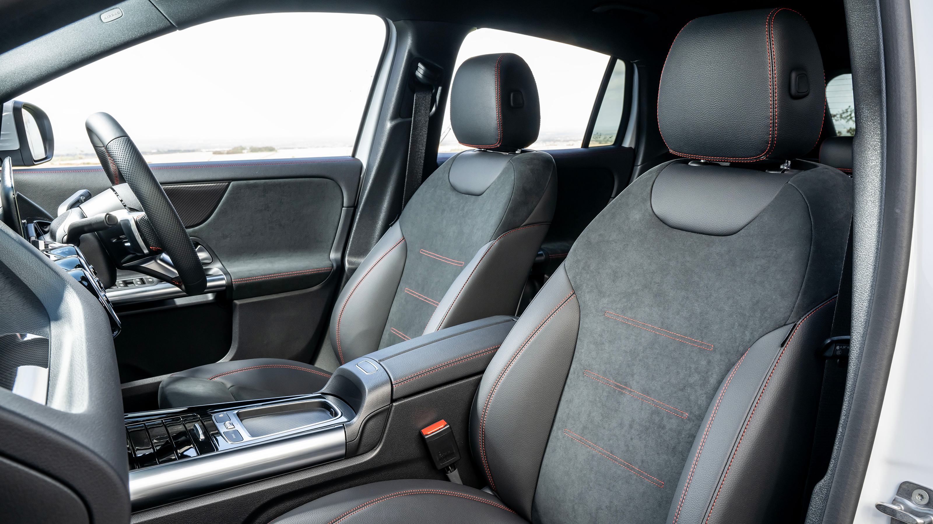 Mercedes GLA - front seats