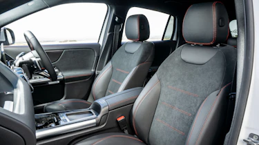 Mercedes GLA - front seats
