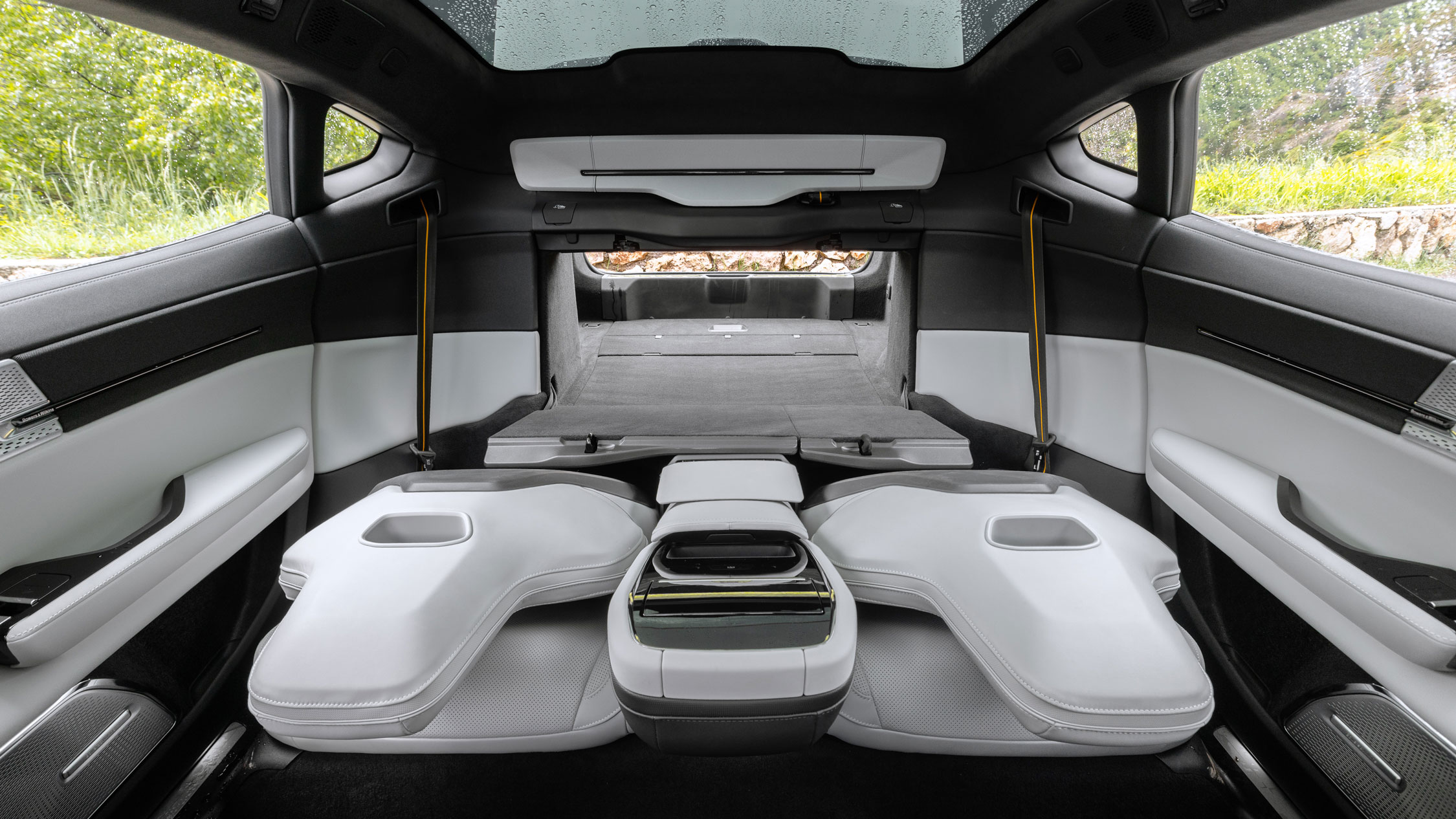 Polestar 5 - seats down