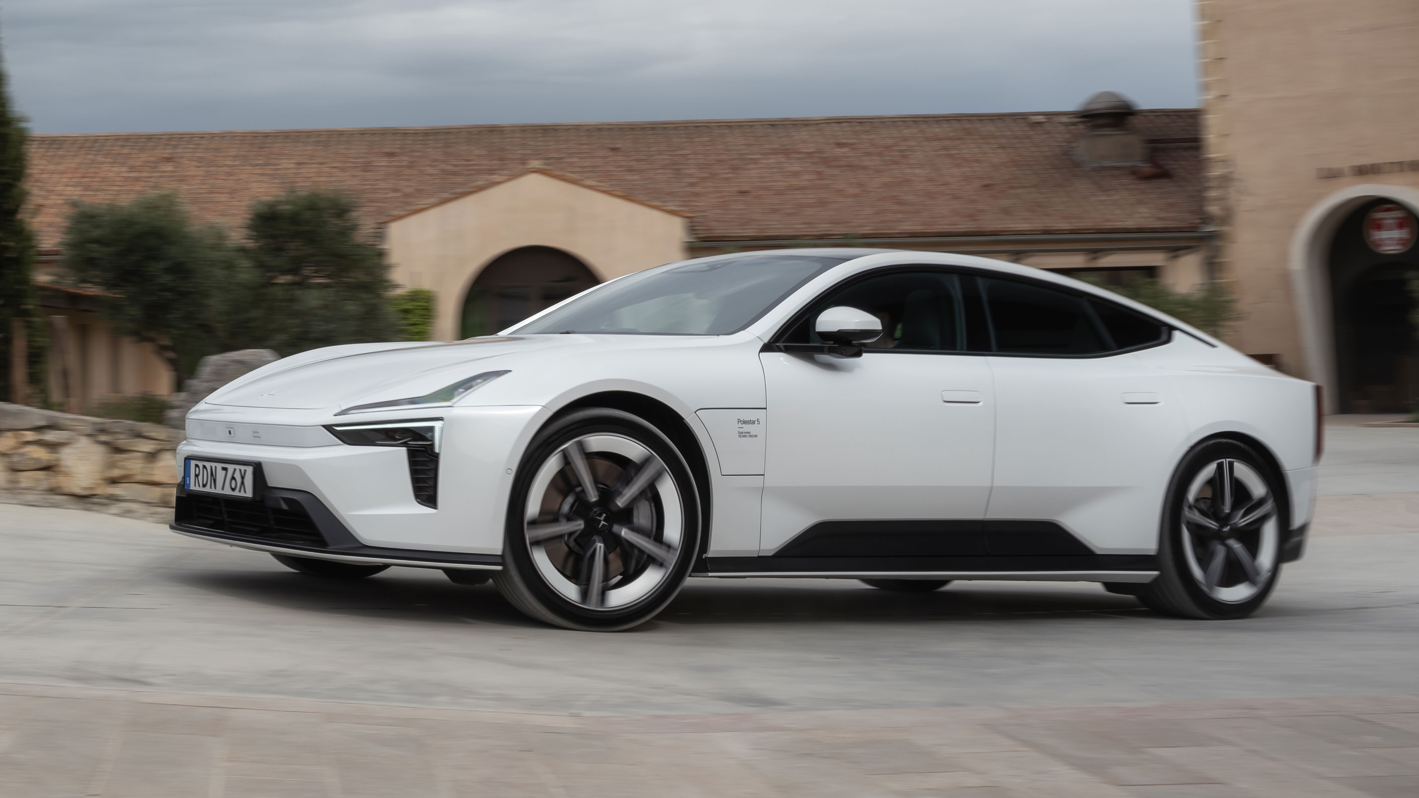 Polestar 5 - front/side