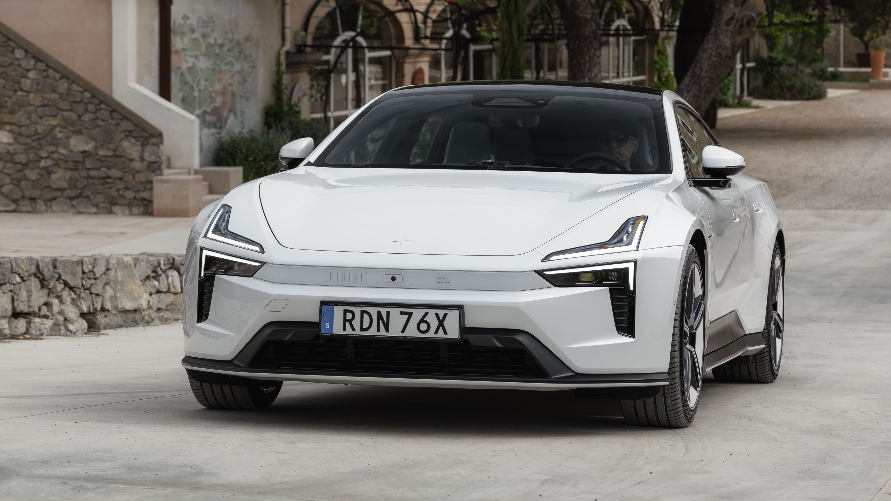 Polestar 5 - front action