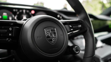 Porsche Cayenne Coupe - steering wheel