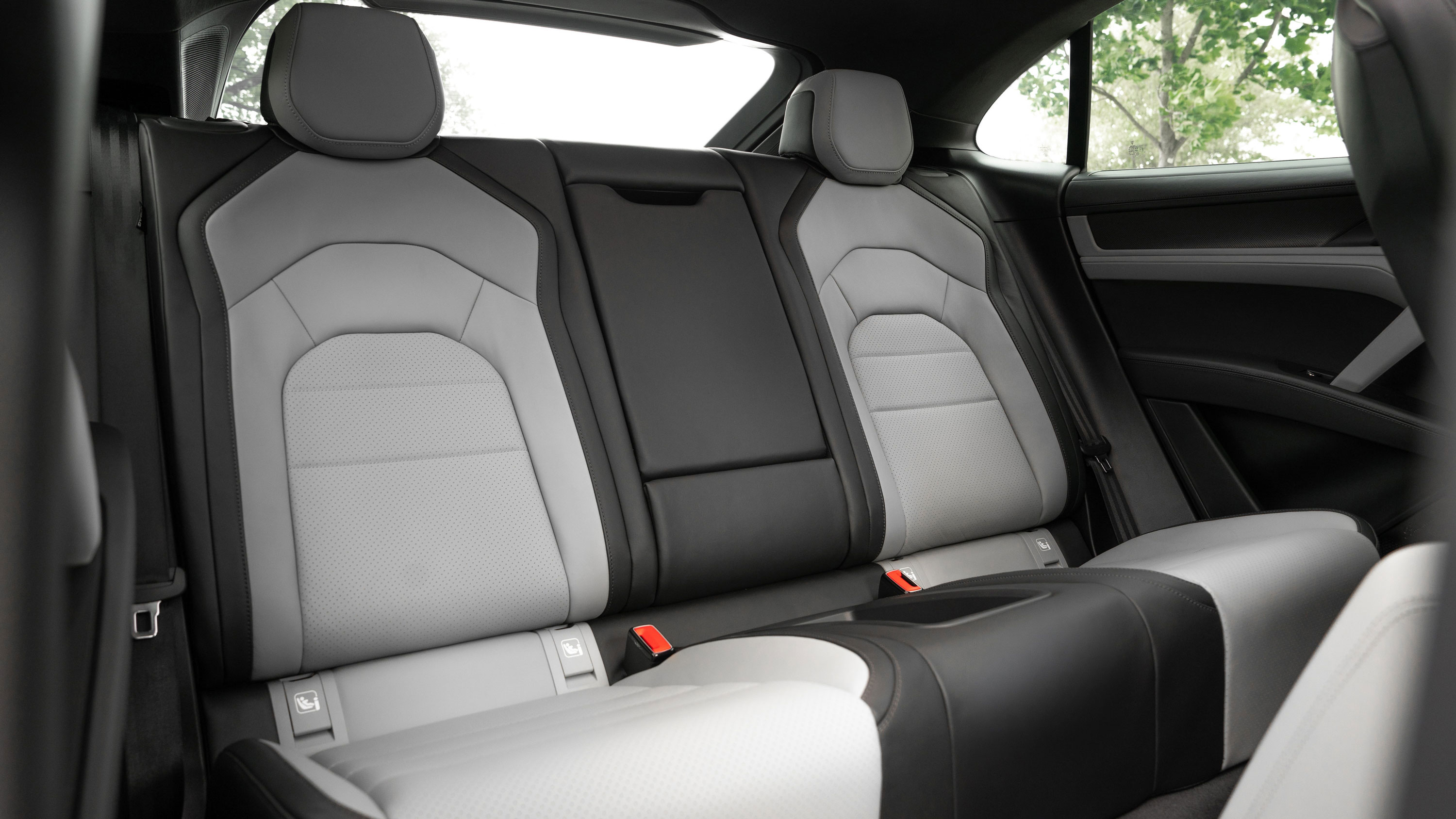 Porsche Cayenne Coupe - rear seats