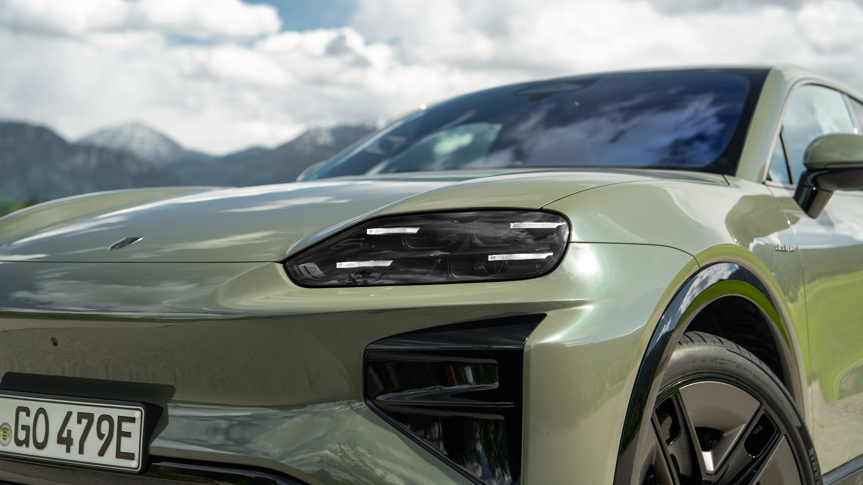 Porsche Cayenne Coupe - front light