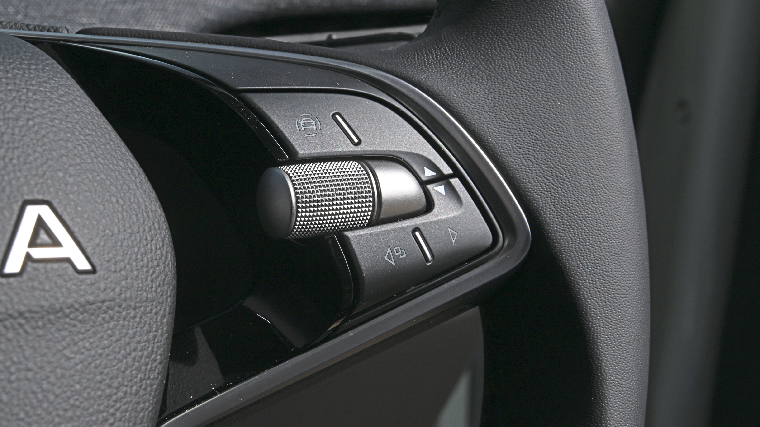 Toyota C-HR+ - steering wheel controls