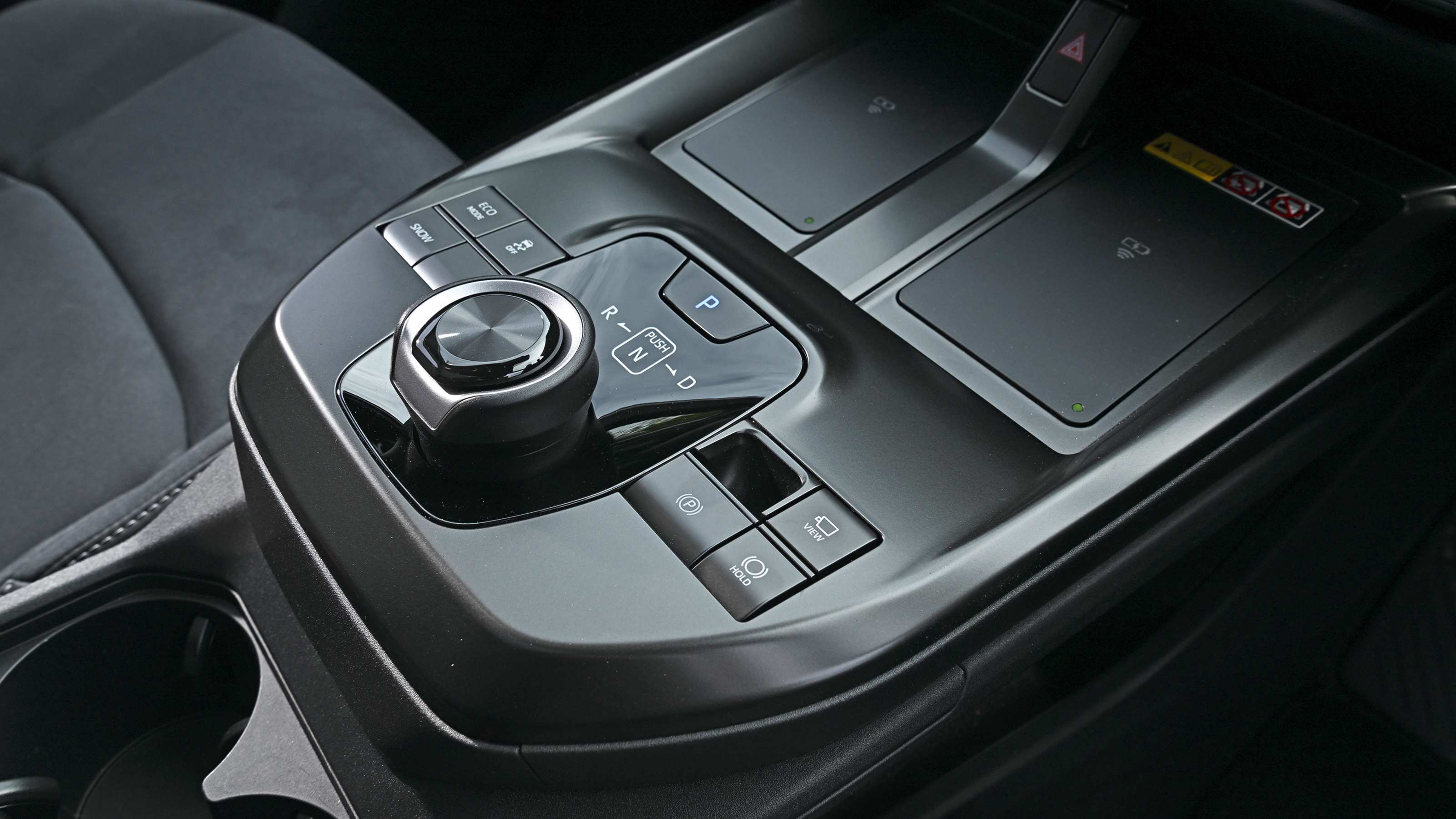 Toyota C-HR+ - centre console
