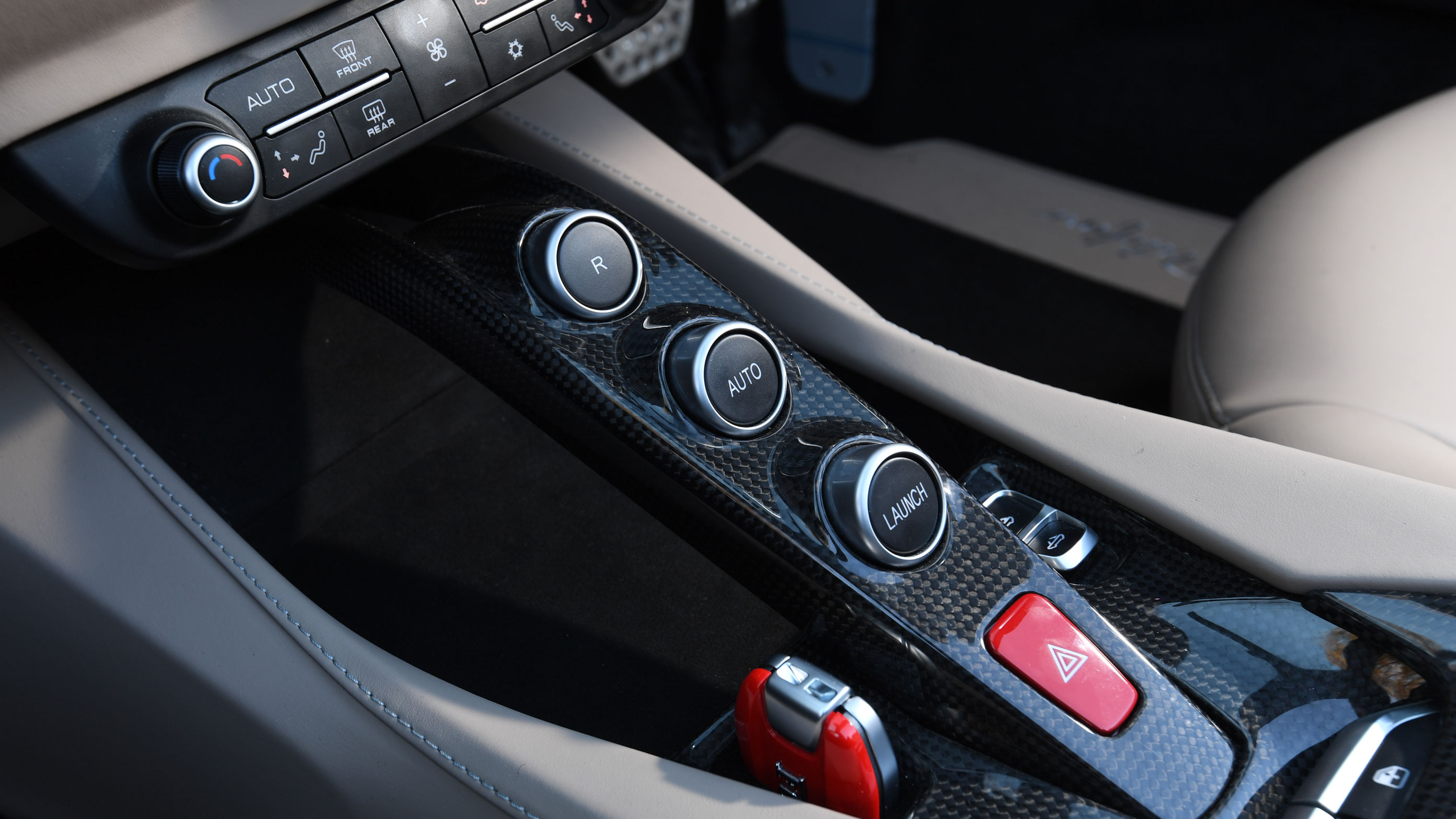 Used Ferrari Portofino - centre console